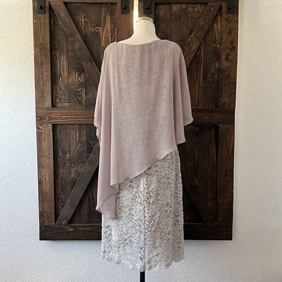 RONNI NICOLE SILVER CAPE FLORAL PATTERN DRESS Sz-  14 - Picture 5 of 15